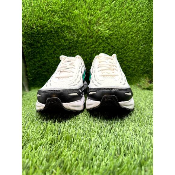 Athletic_Shoes